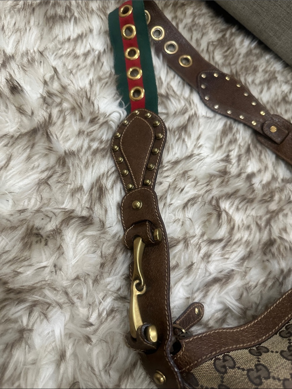GUCCI Tan/Brown GG Canvas Shoulder Bag W/Studded Red & green Leather Strap - Picture 3 of 8